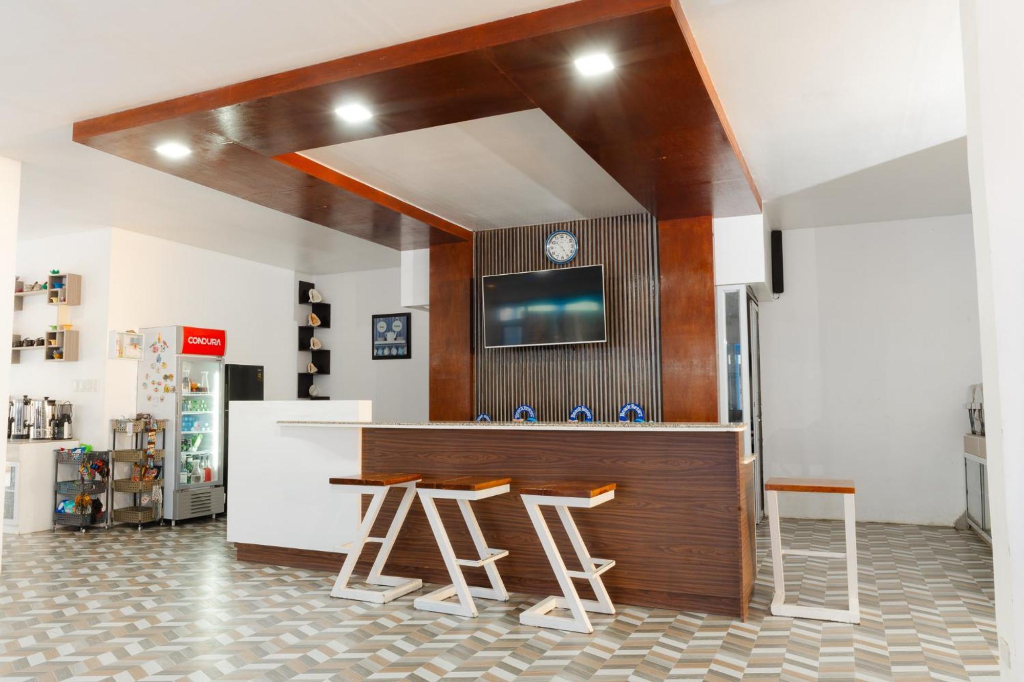 Q Beach Resort Cabangan Exterior photo