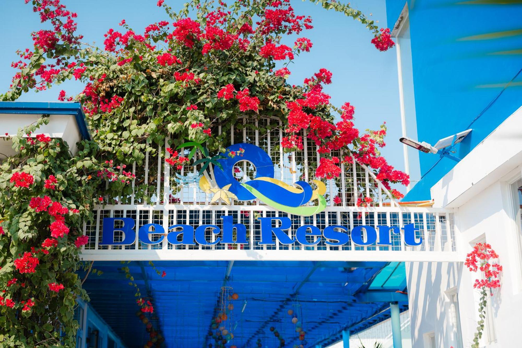 Q Beach Resort Cabangan Exterior photo
