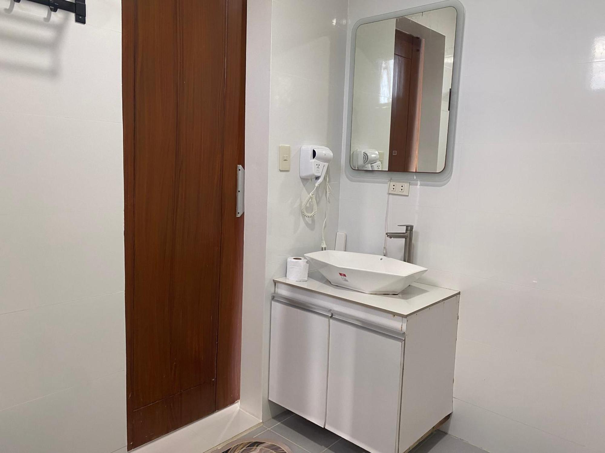 Q Beach Resort Cabangan Room photo