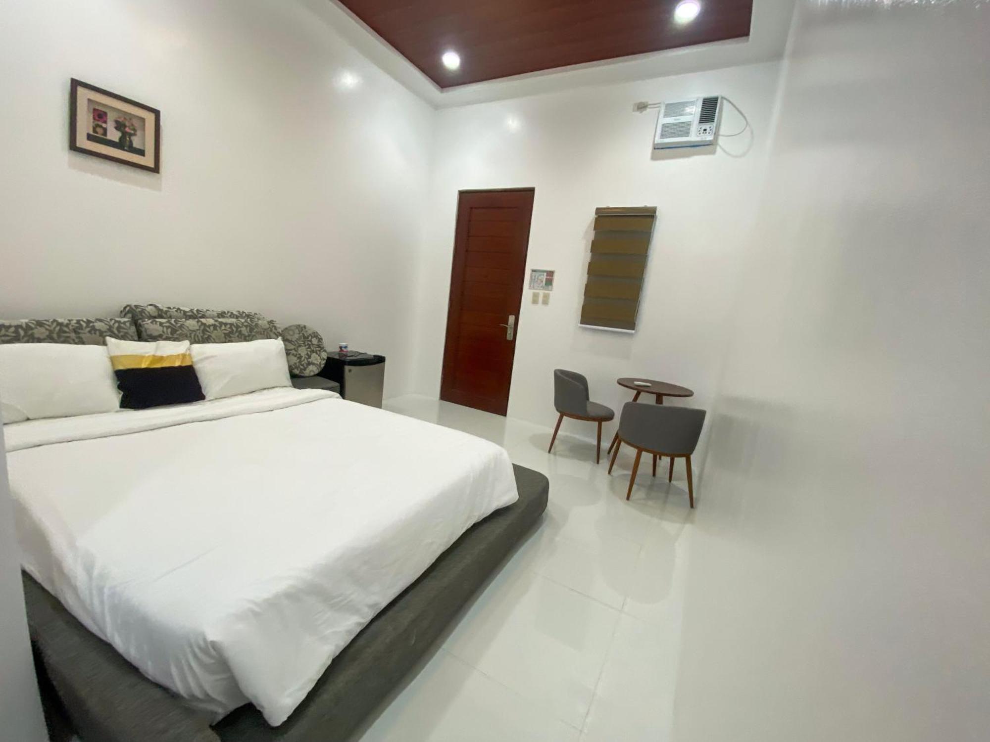 Q Beach Resort Cabangan Exterior photo